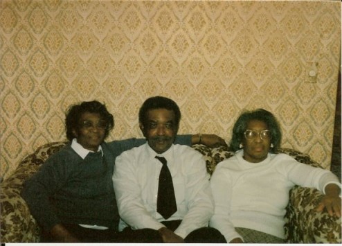 Frank Nervis Sr and his two sisters.